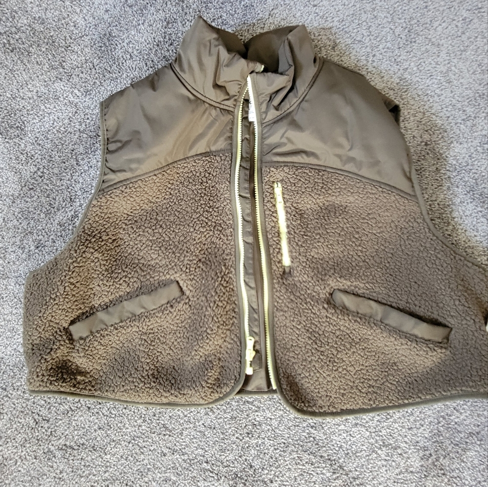 NWT Crop Hybrid Zip Vest 2X Old Navy